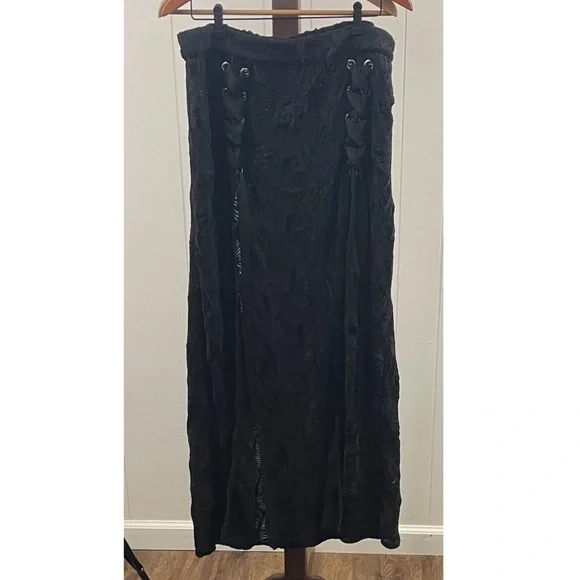 Disturbia NWT Agitate Textured Jersey Split Maxi Skirt Black - Picture 2 of 6